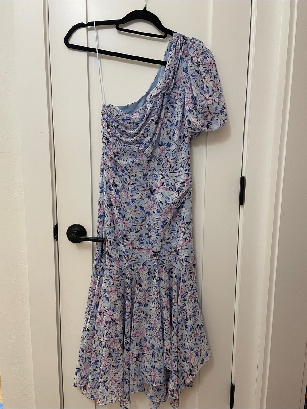 ASTR THE LABLE One-Shoulder Floral Midi Dress in Light Blue and Lavender